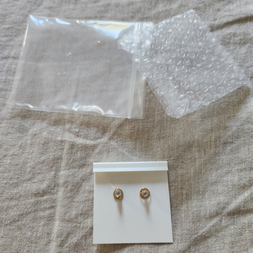 New Tory Burch Kira Clover Stud Earrings - Picture 4 of 4